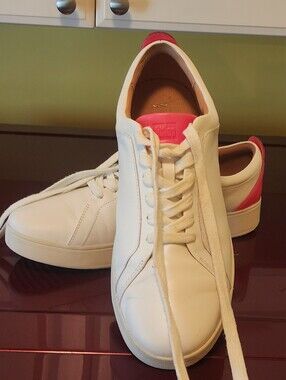 Fitflop Leather  Sneakers Women's Size 10 / White / GUC